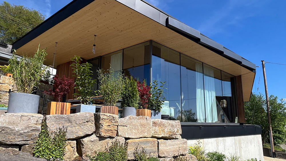 Uwe Maier Holzbau – Moderner Wohnraum auf Garage